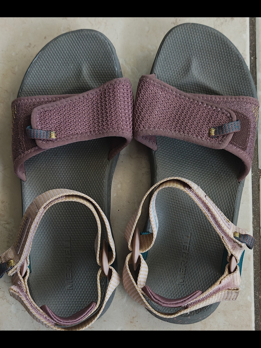 Merrell Women’s Strappy Slide Sandals in Mauve and Pink Size 6.